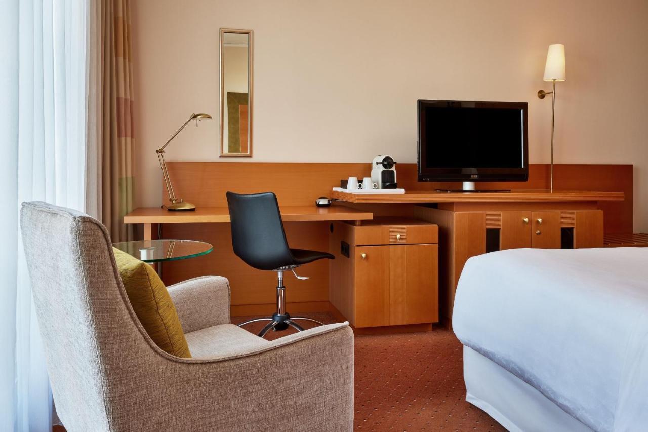 Sheraton Duesseldorf Airport Hotel Екстериор снимка
