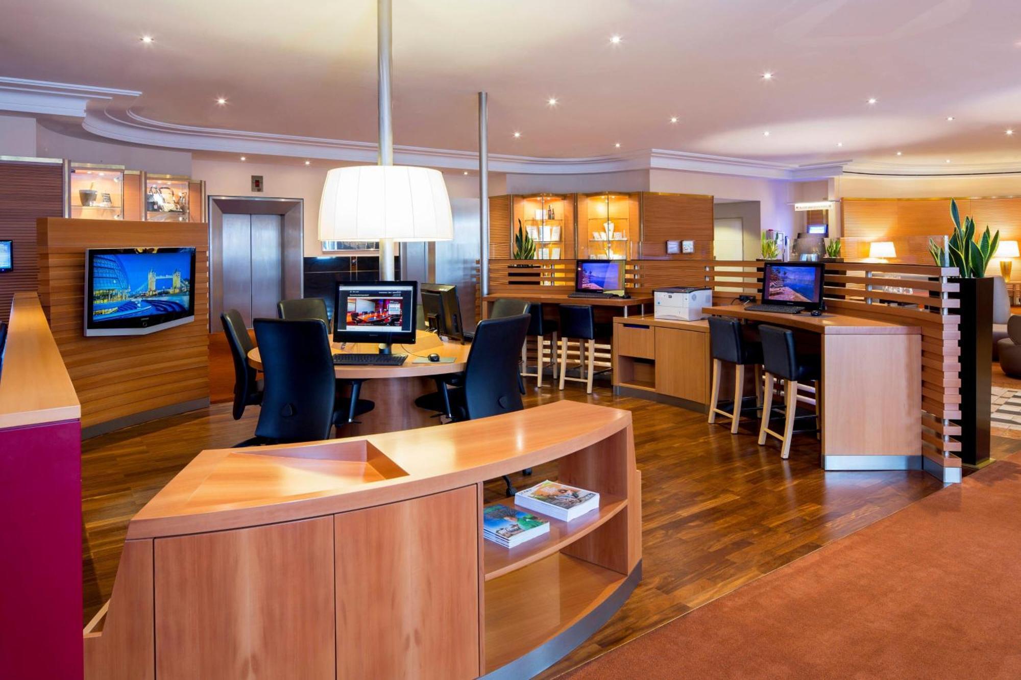 Sheraton Duesseldorf Airport Hotel Екстериор снимка