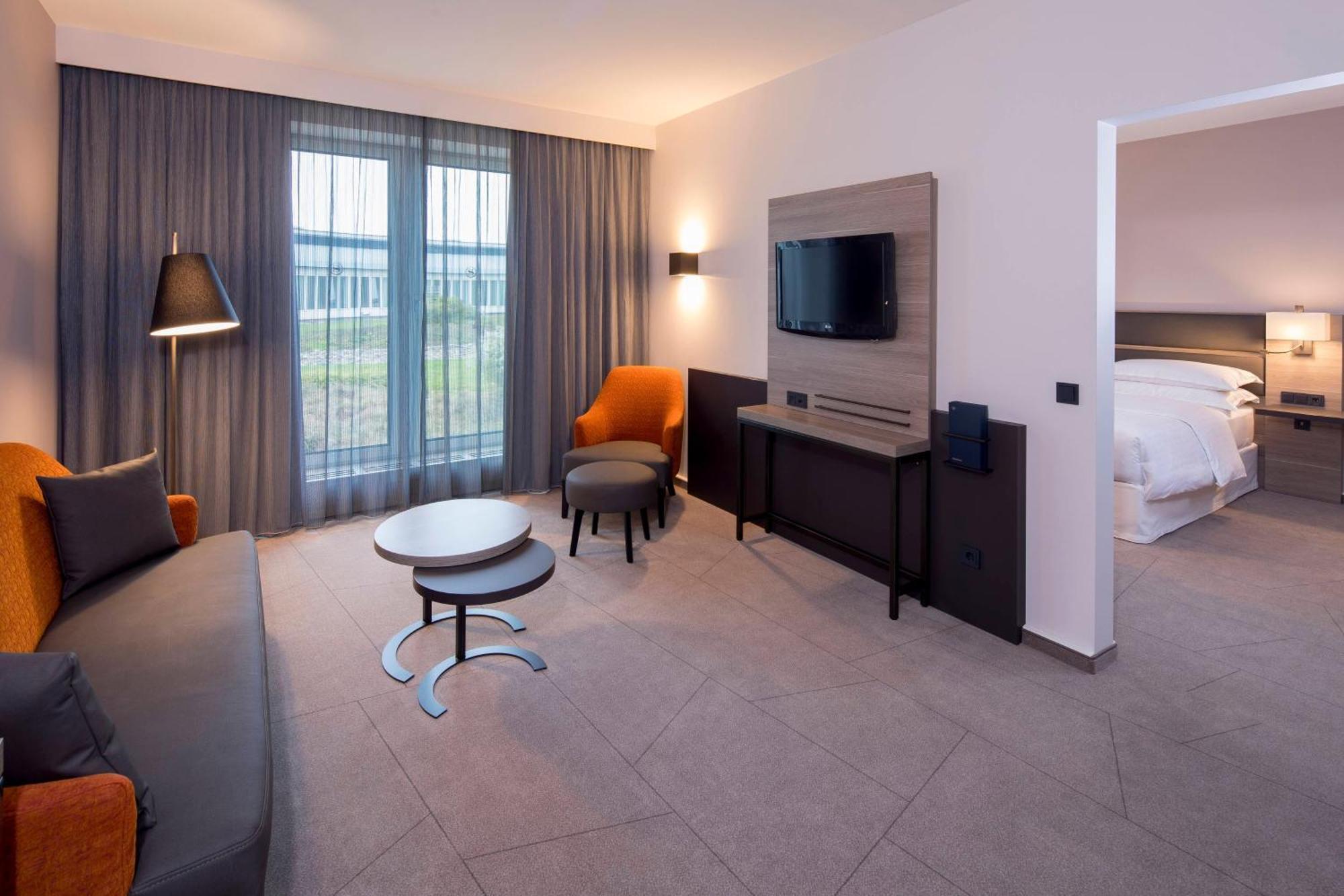 Sheraton Duesseldorf Airport Hotel Екстериор снимка